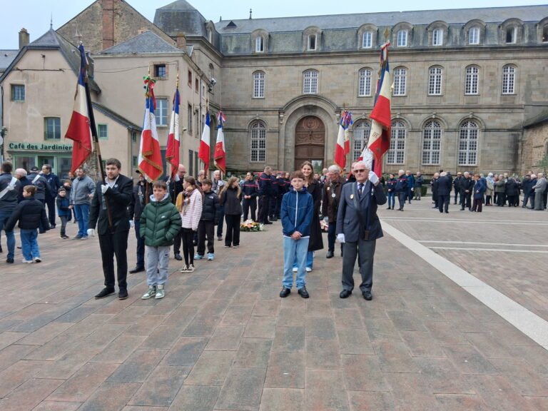 Participation de nos élèves à la commémoration du 11 novembre 2025 à Évron