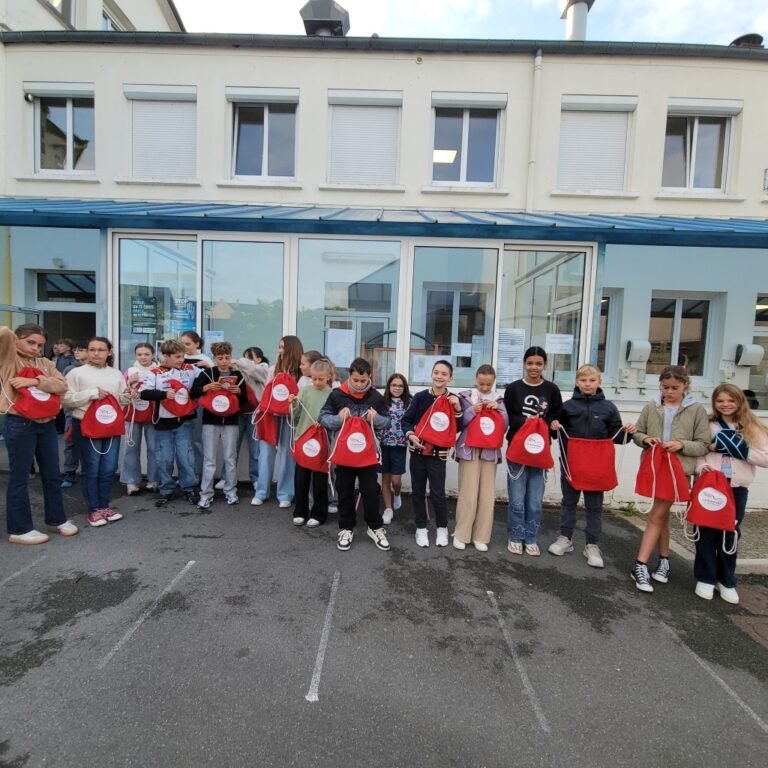 Remise d’un kit de rentrée pour les 6èmes par le Conseil Départemental